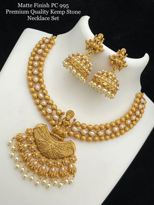 Awesome Lady Look Necklace Set